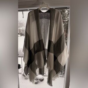 Chic Grey and White Plaid Shawl